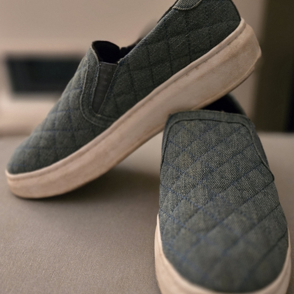 G by Guess Denim Quilted Slip-On Loafers| Size 9 - Picture 4 of 4